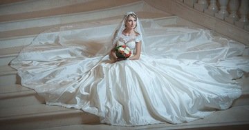 wedding dresses tips online - White wedding dress is a young symbol of a bride, which was created in twentieth century 