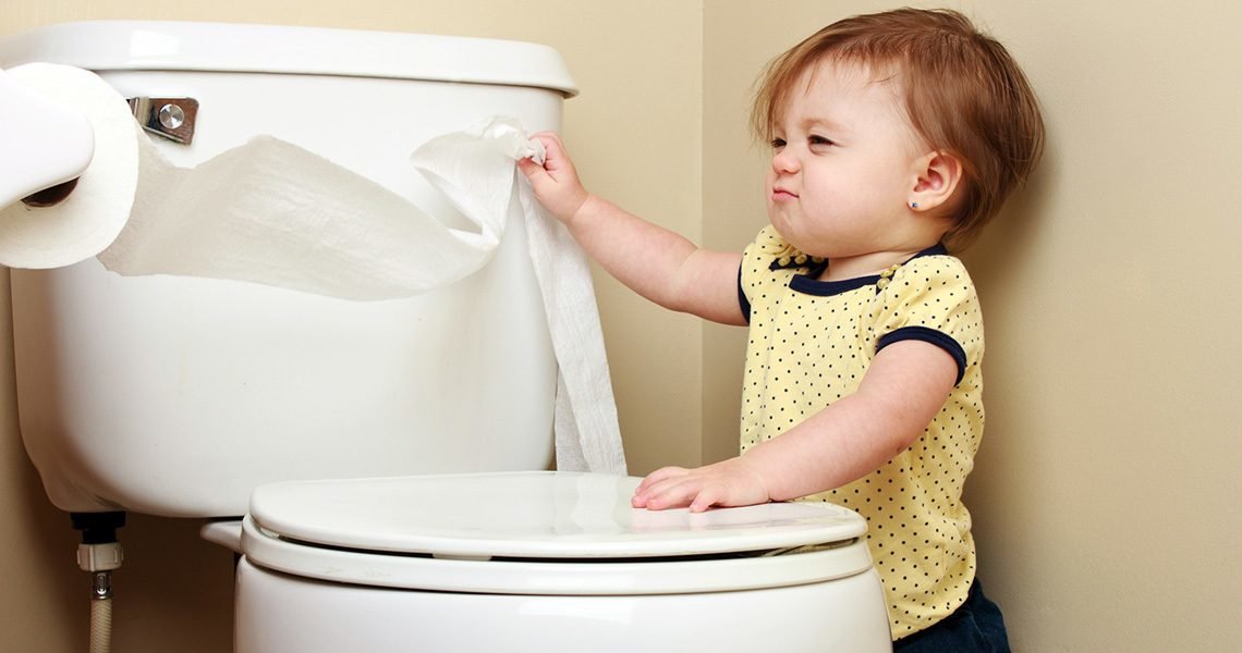 Bien Magazine advises, small children will quickly learn how to be independent – but it needs some help with it