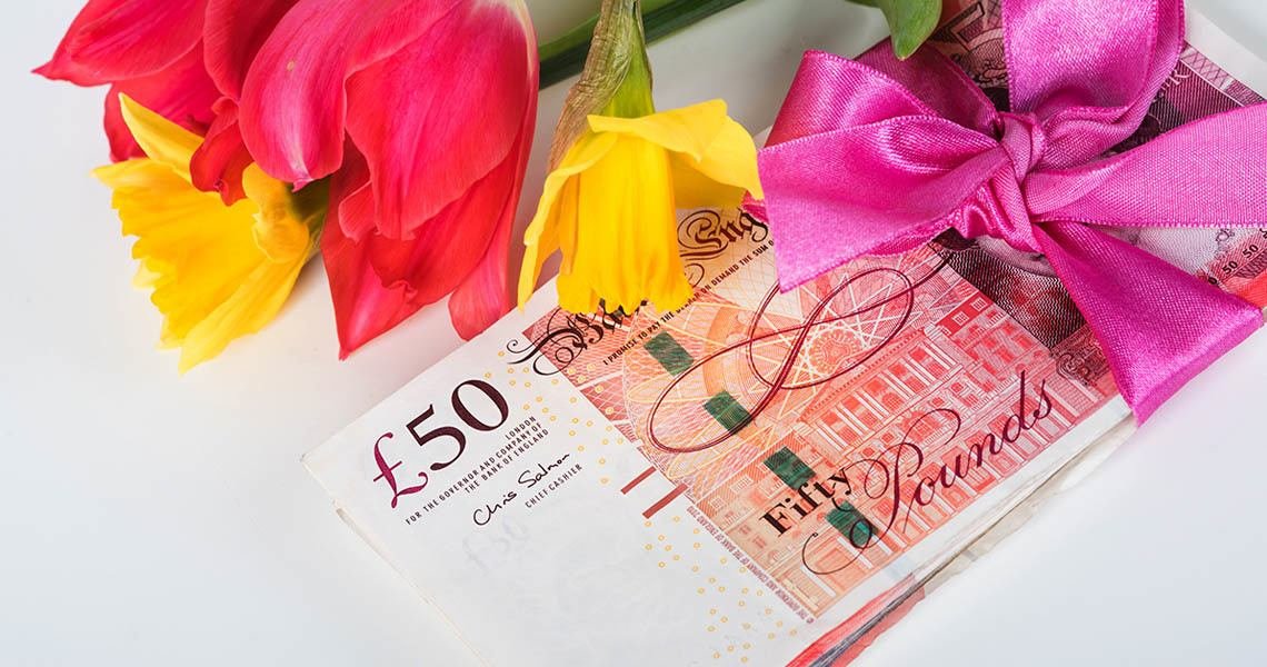 Bien Magazine - The young couple should think it through whether they would like to receive money as wedding gift