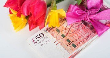 Bien Magazine - The young couple should think it through whether they would like to receive money as wedding gift