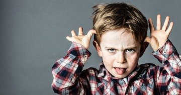 tips for child care and how to deal with a stubborn child 