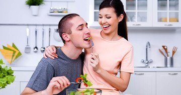 Online dating tips - cooking classes will bring you a lot of enjoyment on your date