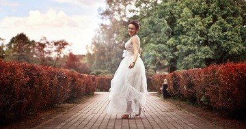 An XL wedding dress can be as elegant and unique as a dress of a slim model following our wedding dresses tips online