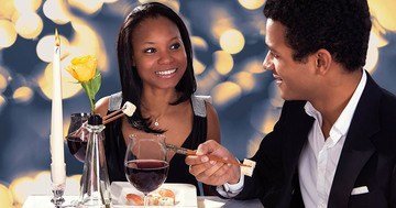 Conversations on a date require sensitivity so listen to our online dating advice and talk about things that are close to each of us