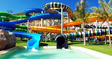 A date in a water park will show that you're a fun person, Bien Magazine advises