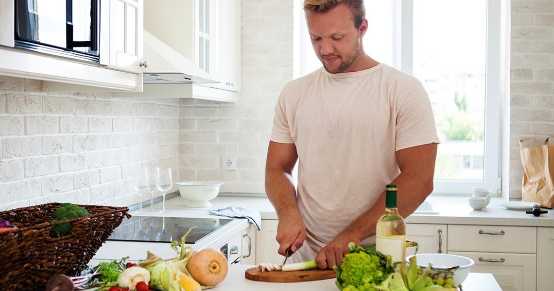 relationship tips for men, women find men who like to cook very desirable.